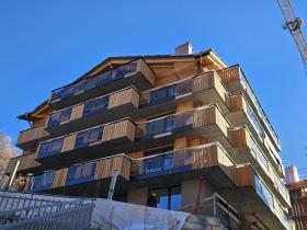 Ein Haus das fast fertig gestellt ist