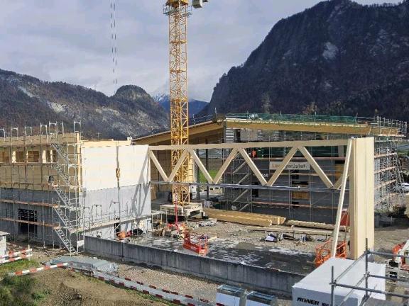 Baustelle mit Kran